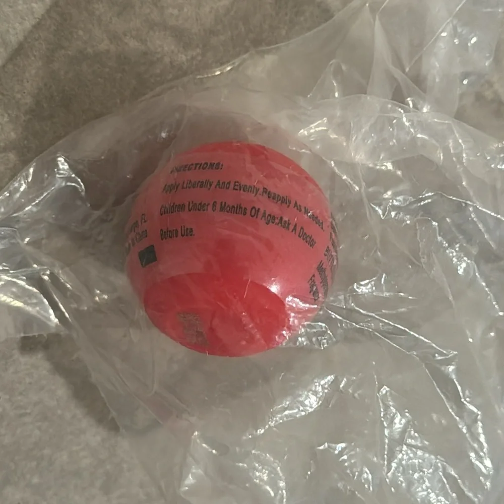 NWT LIPLASE Chapstick Round Lip Moisturizer Lip Balm